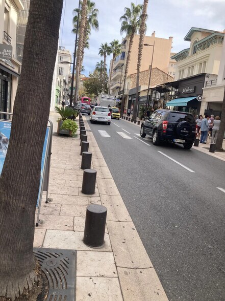 Retail in Antibes for lease - Building Photo - Image 2 of 2