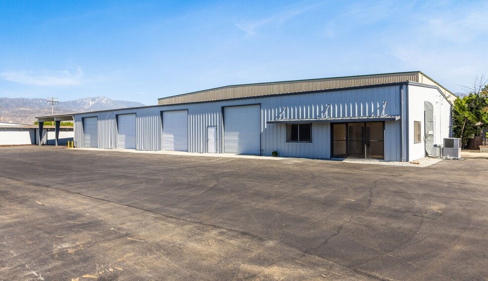 Cheapest Ind. Bldg in the IE!  Call now! portfolio of 2 properties for sale on LoopNet.com - Building Photo - Image 3 of 4