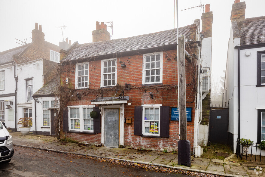 Church Sq, Shepperton for sale - Primary Photo - Image 1 of 1