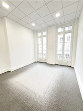 Office in Paris for lease Interior Photo- Image 2 of 16