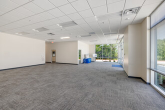 Mustang Court at DFW International Airport, Bldg 1, Grapevine, TX for lease Interior Photo- Image 2 of 4