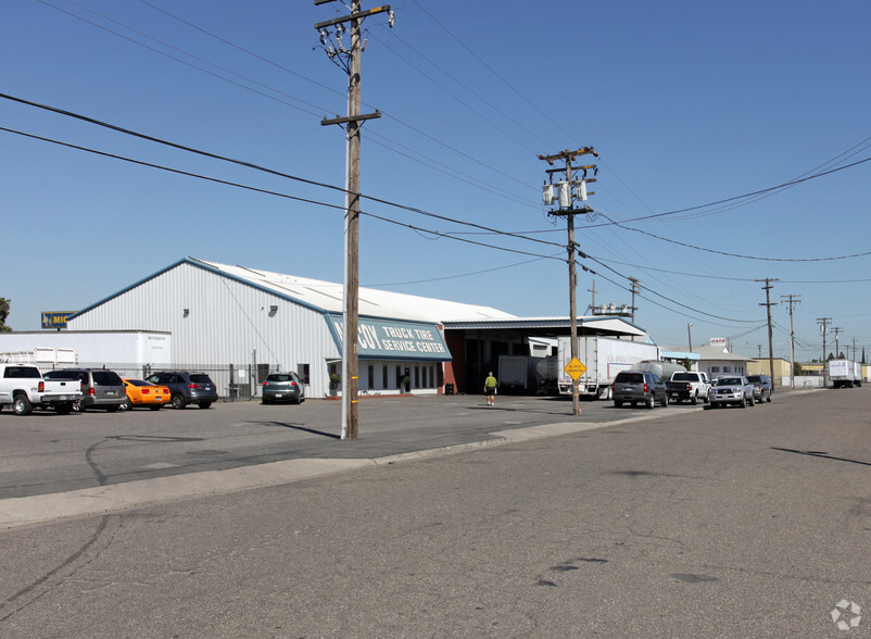 1413 Lone Palm Ave, Modesto, CA for lease - Building Photo - Image 3 of 11