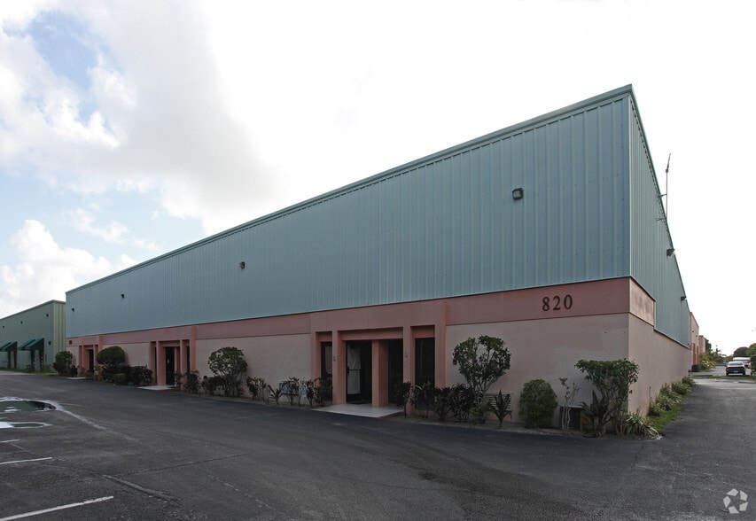 820 N 8th St, Lantana, FL for lease - Primary Photo - Image 1 of 7