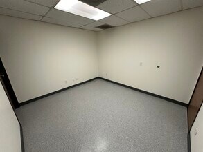 9811 Owensmouth Ave, Chatsworth, CA for lease Interior Photo- Image 2 of 5