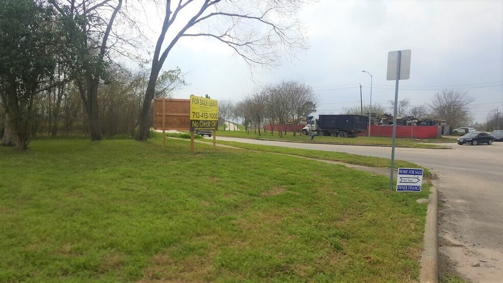 Wayside Dr, Houston, TX 77028