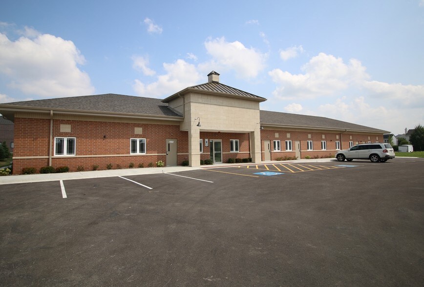 1932 Springbrook Square Dr, Naperville, IL for sale - Primary Photo - Image 1 of 1