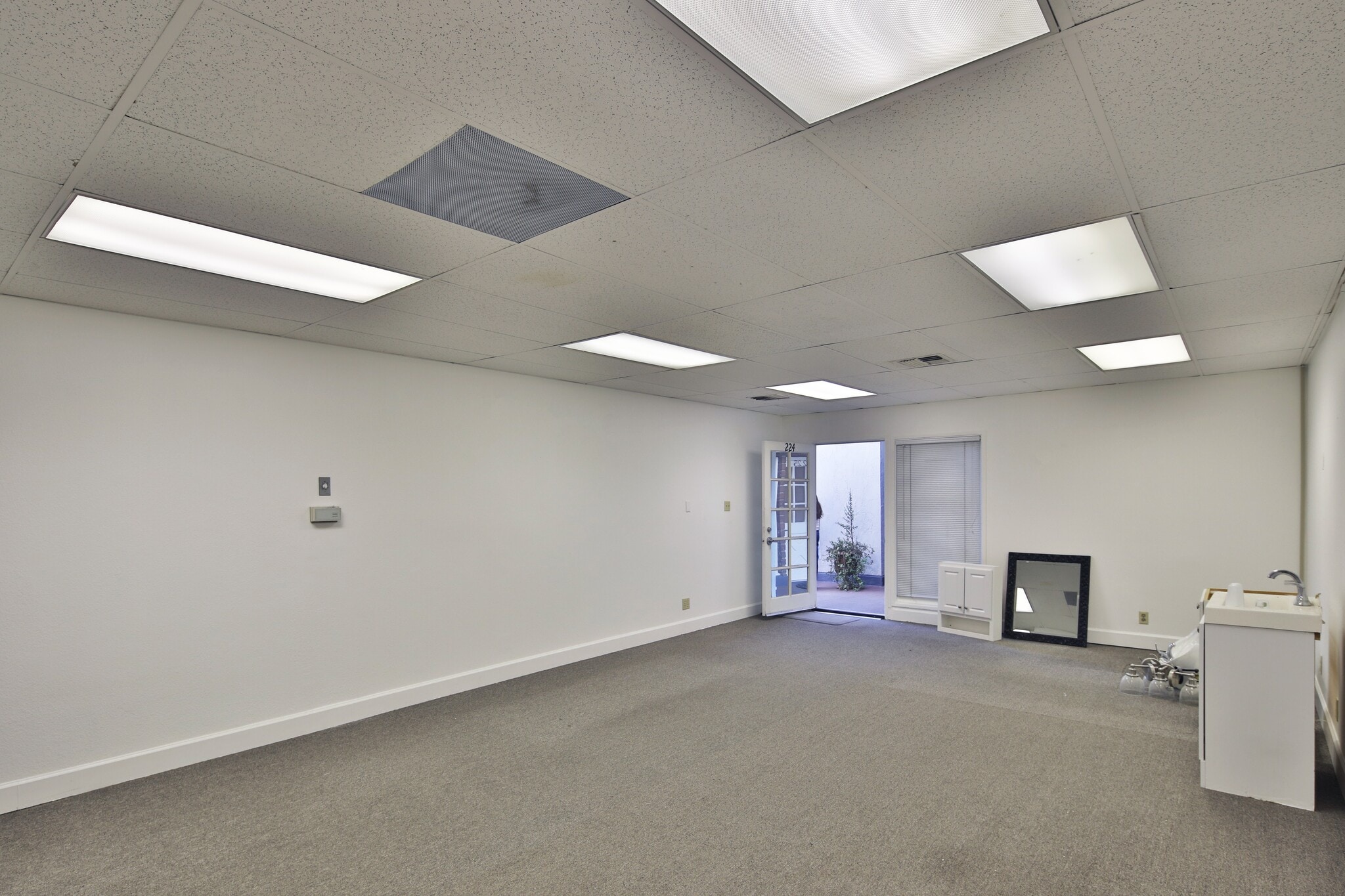 20969 Ventura Blvd, Woodland Hills, CA for lease Interior Photo- Image 1 of 1