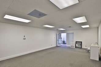 20969 Ventura Blvd, Woodland Hills, CA for lease Interior Photo- Image 1 of 1