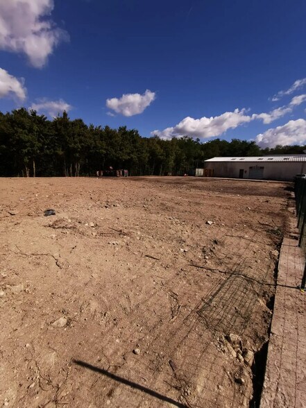 9 Zone Artisanale Des 4 Chemins, Méry-sur-Oise for sale - Building Photo - Image 1 of 4