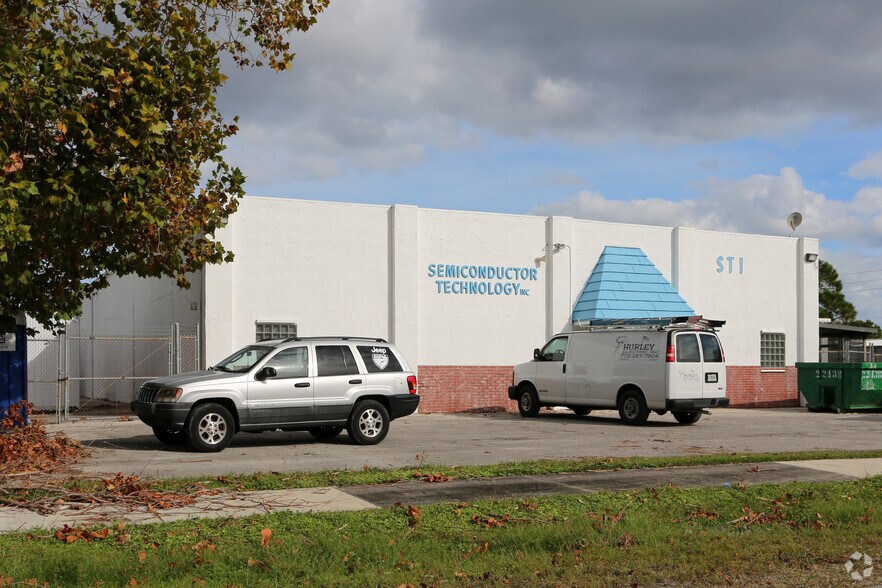 3131 SE Jay St, Stuart, FL for sale - Primary Photo - Image 1 of 1