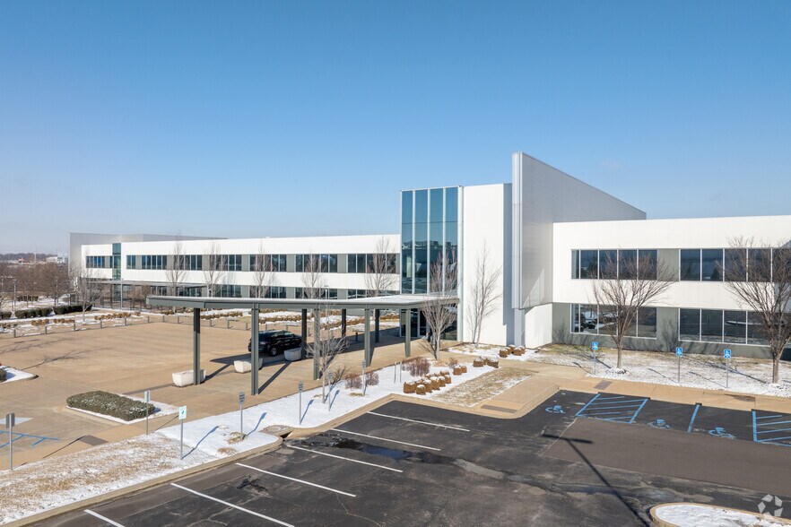 4700 N Hanley Rd, Berkeley, MO for lease - Primary Photo - Image 1 of 20