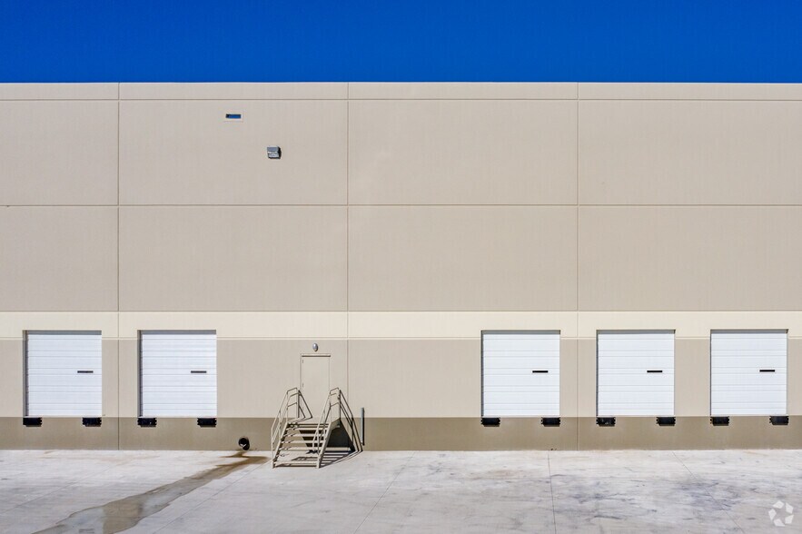 10939 Fischer Rd, Von Ormy, TX for lease - Building Photo - Image 2 of 8