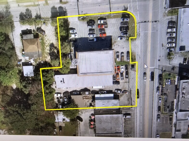 18356 W Dixie Hwy, North Miami Beach, FL for lease - Building Photo - Image 1 of 6