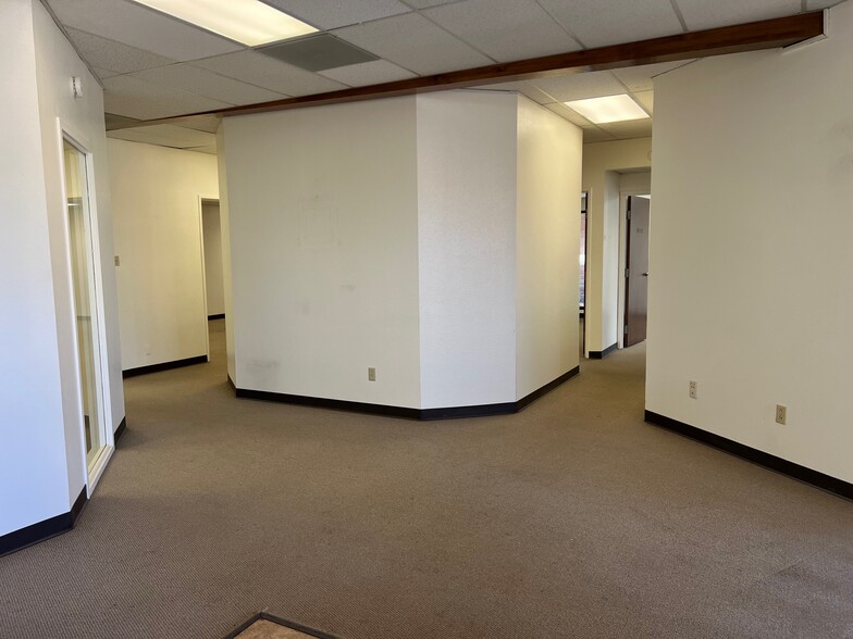 4415-4417 71st St, Lubbock, TX for lease - Building Photo - Image 2 of 8