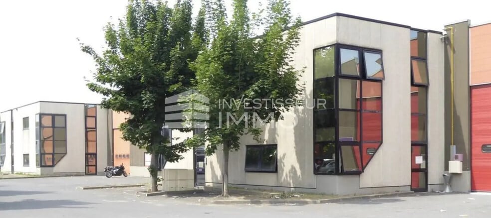 Office in La Courneuve for lease - Building Photo - Image 3 of 6