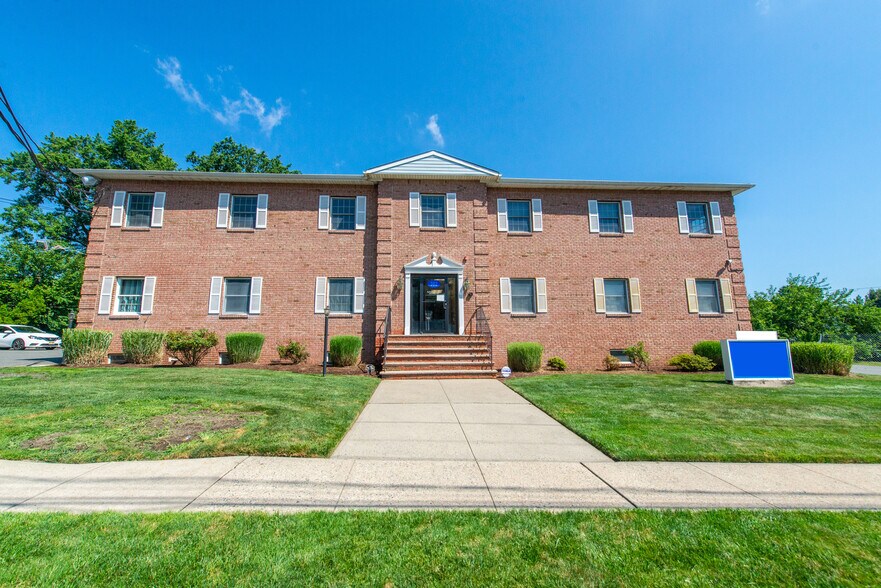 382 W Passaic Ave, Bloomfield, NJ 07003