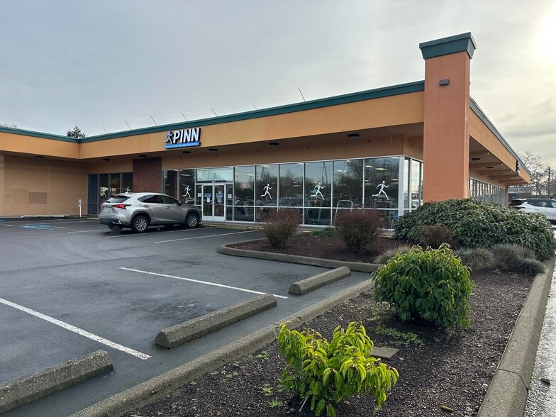 Lakewood Square Neighborhood Center portfolio of 5 properties for sale on LoopNet.com - Building Photo - Image 3 of 7