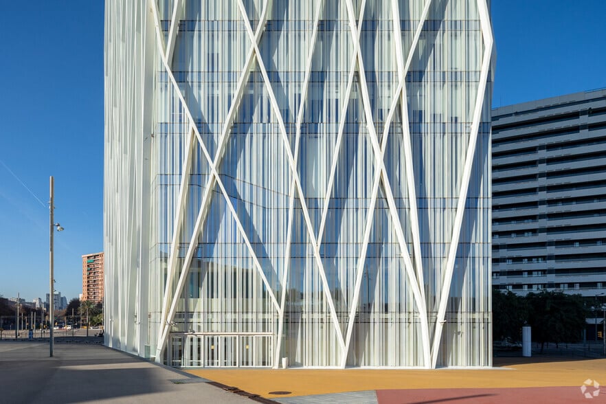 Plaça d'Ernest Lluch, 5, Barcelona, Barcelona for lease - Building Photo - Image 3 of 10