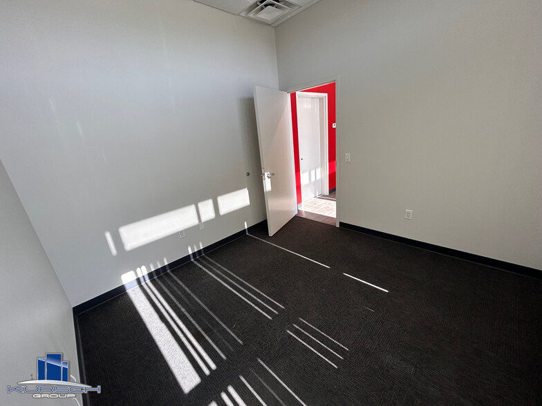 15420 Tamarack Dr, Victorville, CA for lease - Interior Photo - Image 3 of 5