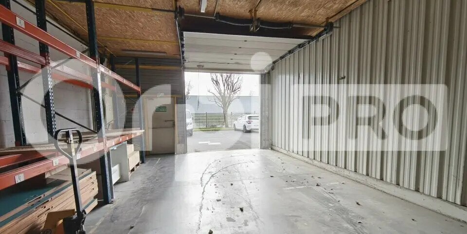 Flex in Savigny-le-Temple for lease - Interior Photo - Image 2 of 9