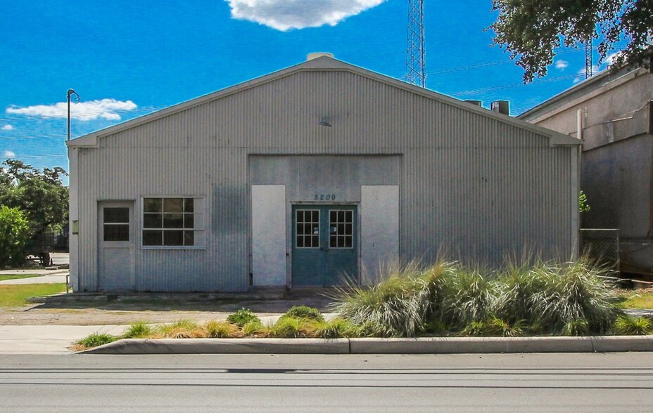 5209 Mccullough Ave, San Antonio, TX for lease - Building Photo - Image 1 of 11