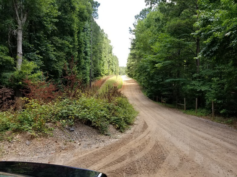 1330 Jackson Lake Rd, Jackson, GA 30233