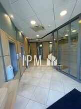 Retail in Marseille for lease Interior Photo- Image 2 of 3