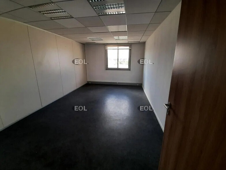 Office in Ivry-sur-Seine for lease - Interior Photo - Image 3 of 5