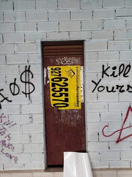 Retail in Cáceres for lease - Building Photo - Image 1 of 1