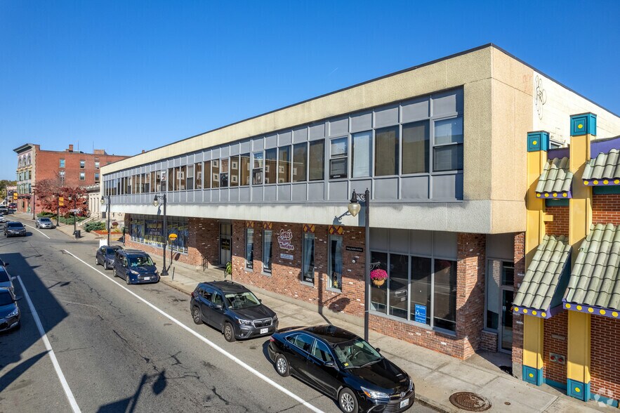 271285 Main St, Woonsocket, RI 02895