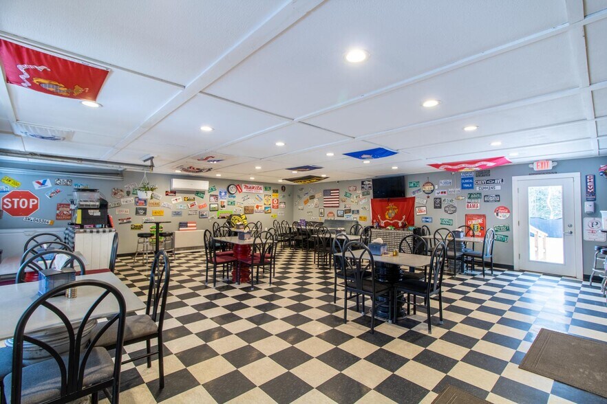 515 Main St, Barton, VT for sale - Building Photo - Image 1 of 1