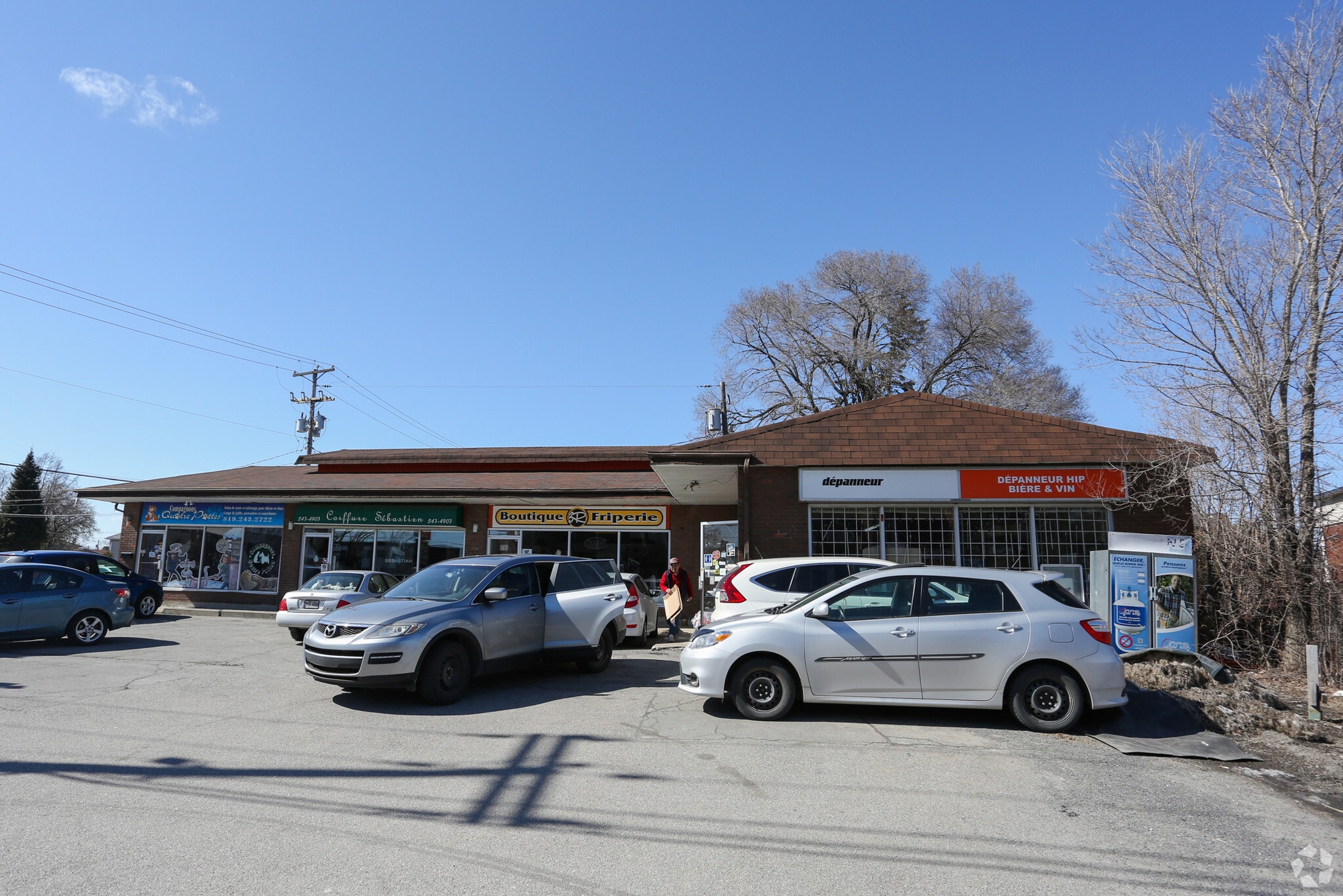 1079 Rue Saint-Louis, Gatineau, QC for sale Primary Photo- Image 1 of 14