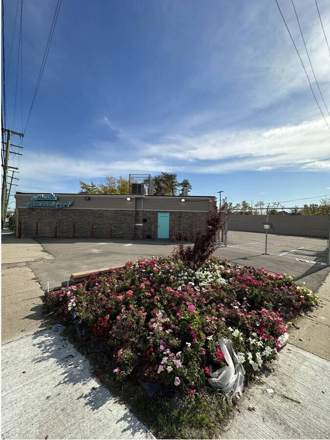 6810 E Mcnichols Rd, Hamtramck, MI 48212 Turnkey Detroit Recreational