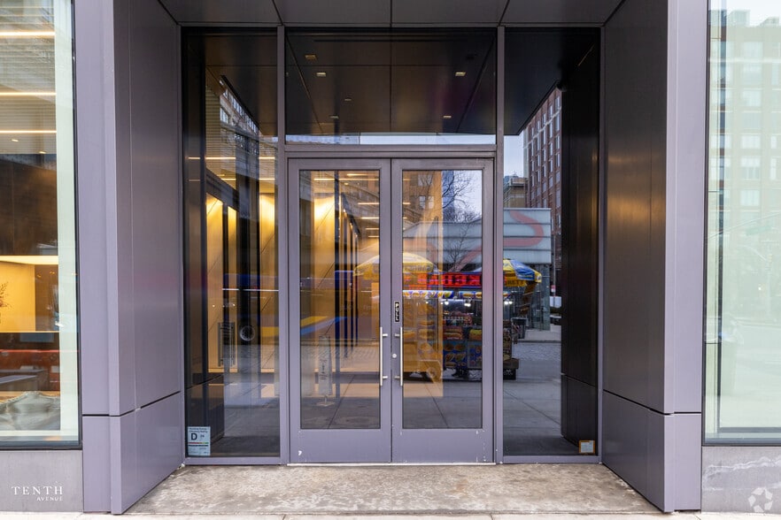 40 Tenth Ave, New York, NY for lease - Building Photo - Image 3 of 7