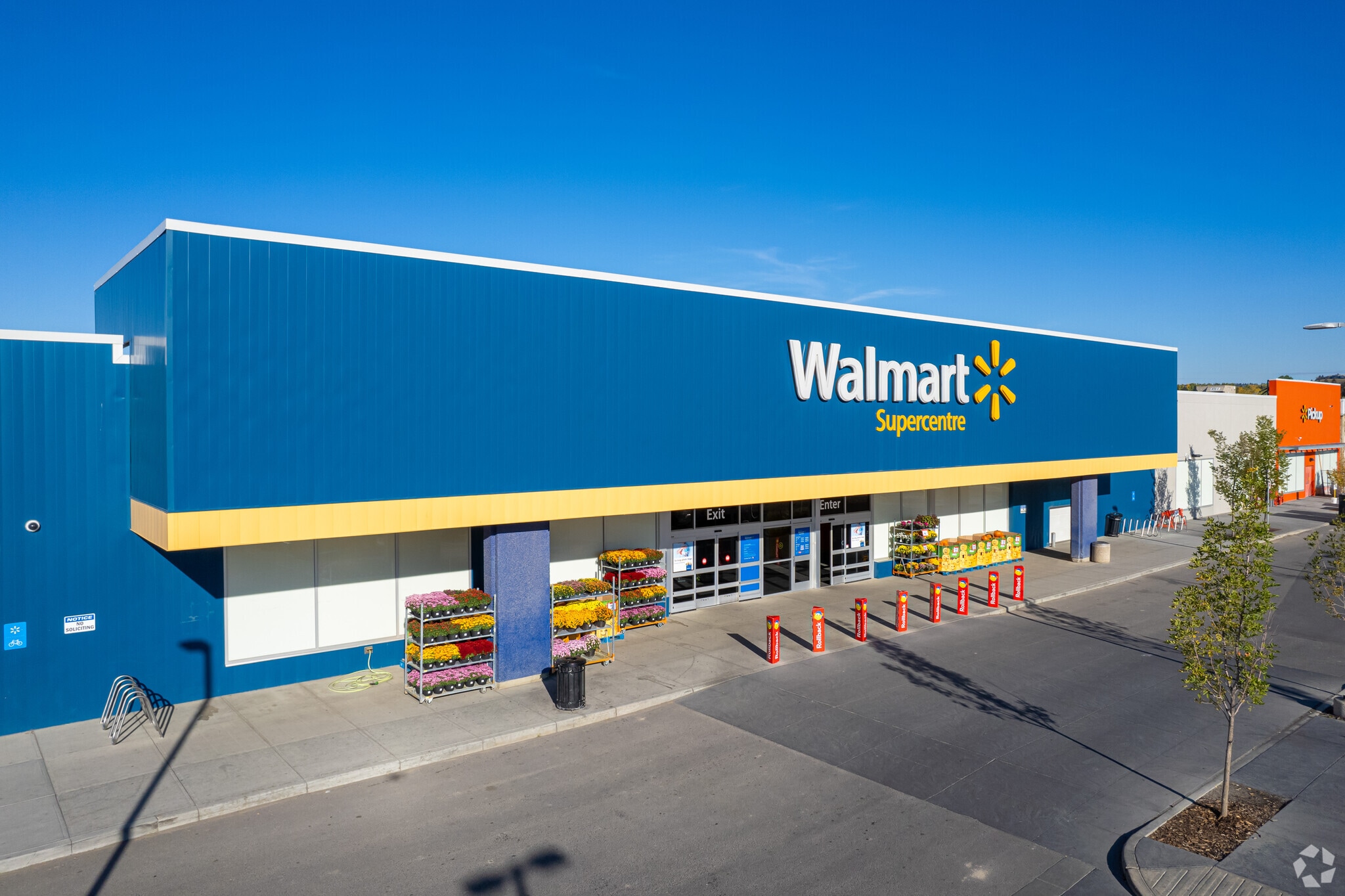 Northland Village portfolio of 5 properties for sale on LoopNet.com Primary Photo- Image 1 of 6