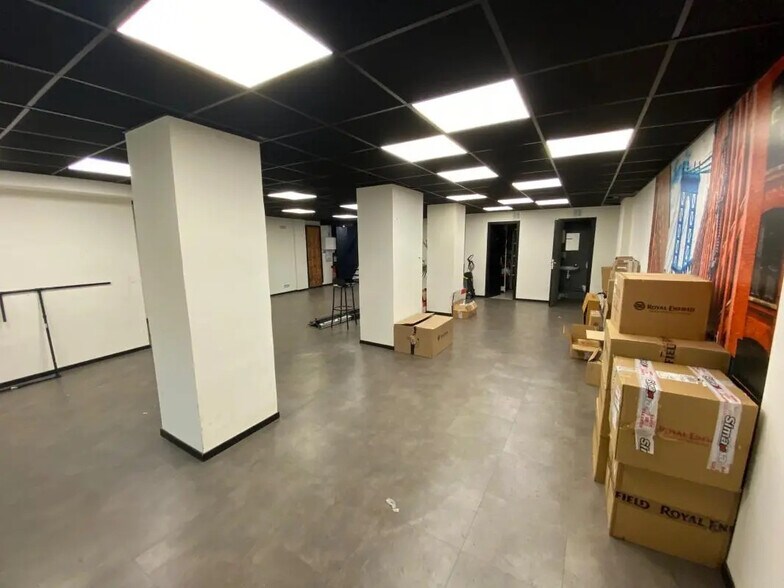 Retail in Paris for lease - Building Photo - Image 3 of 6