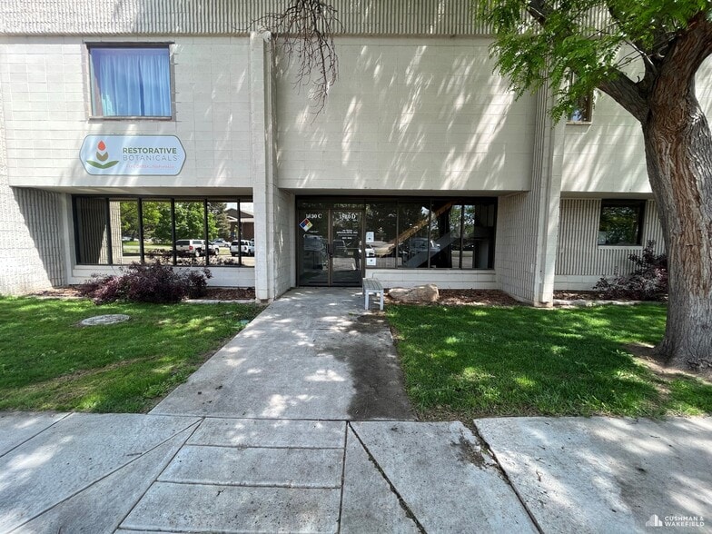 1820 Industrial Cir, Longmont, CO for lease - Building Photo - Image 2 of 8