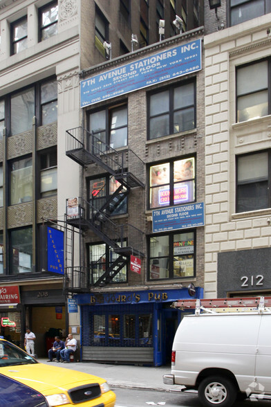 210 W 35th St, New York, NY for lease - Primary Photo - Image 1 of 9