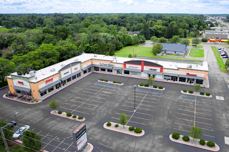 603 N Waverly Rd, Lansing, MI for lease - Building Photo - Image 1 of 3