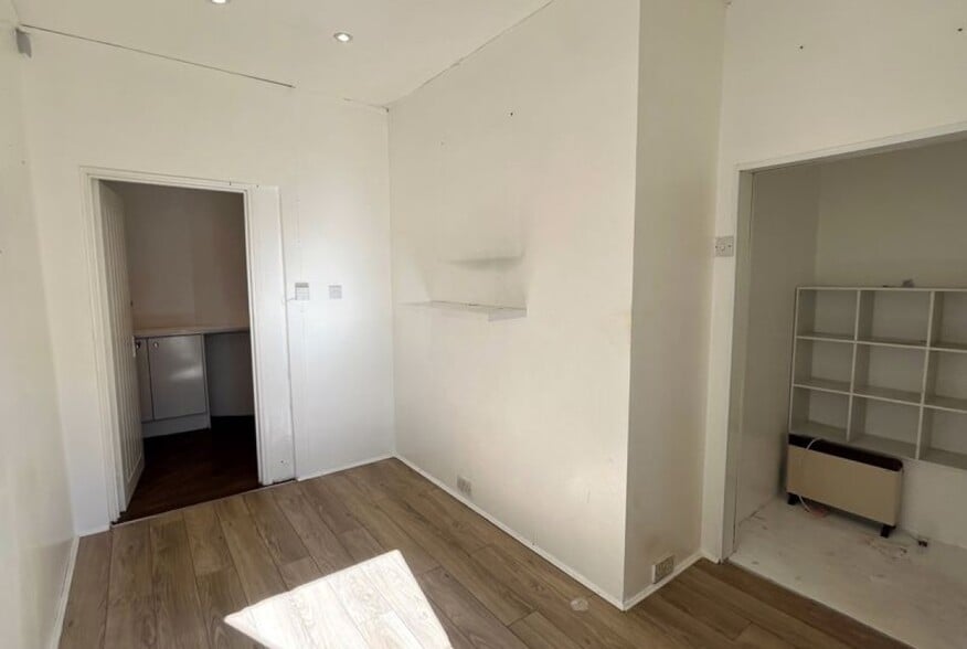 29-30 South St, Newbottle for sale - Interior Photo - Image 2 of 7