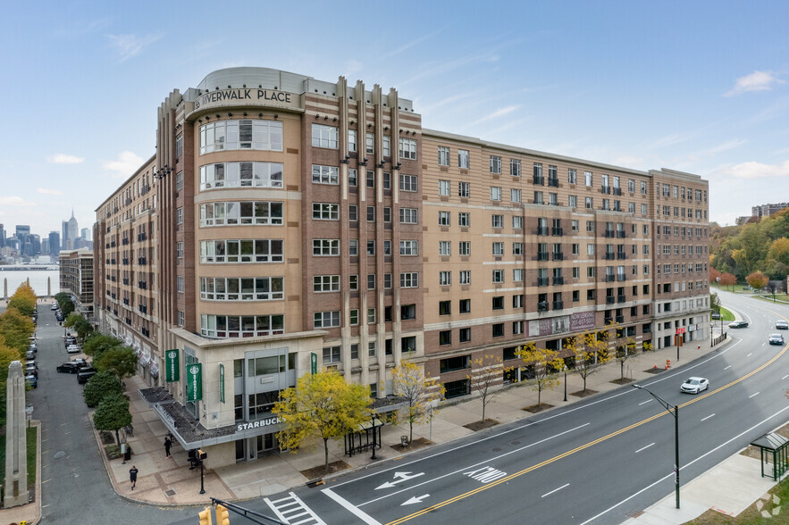 40-45 Riverwalk Pl, West New York, NJ for lease - Building Photo - Image 3 of 9