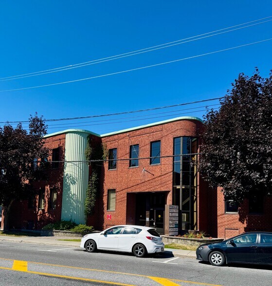 1085 Ch Du Côteau-Rouge, Longueuil, QC for lease - Building Photo - Image 3 of 11