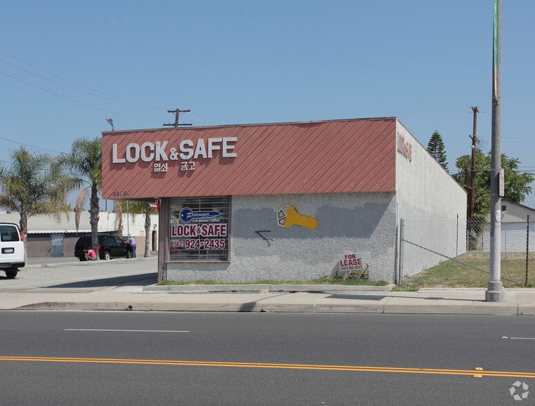 11815-11821 Centralia St, Lakewood, CA for sale - Building Photo - Image 3 of 8