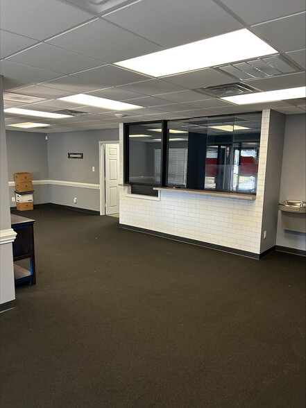 420 Owen Dr, Fayetteville, NC for lease - Building Photo - Image 3 of 9