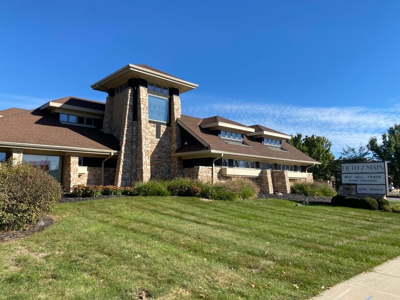 1550-1556 W Mequon Rd, Mequon, WI for sale - Building Photo - Image 1 of 12