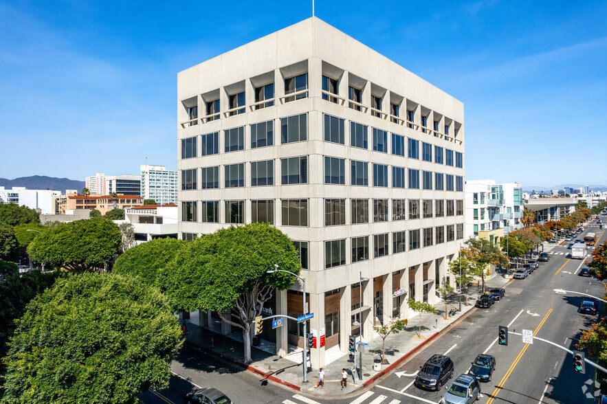 501 Santa Monica Blvd, Santa Monica, CA for lease - Building Photo - Image 1 of 3