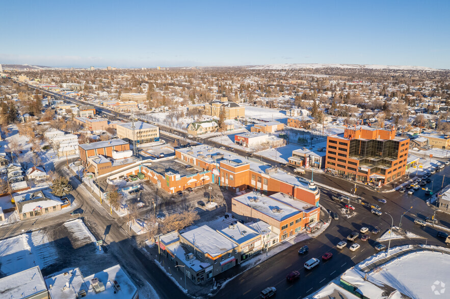 1623 Centre St NW, Calgary, AB for sale - Aerial - Image 2 of 7