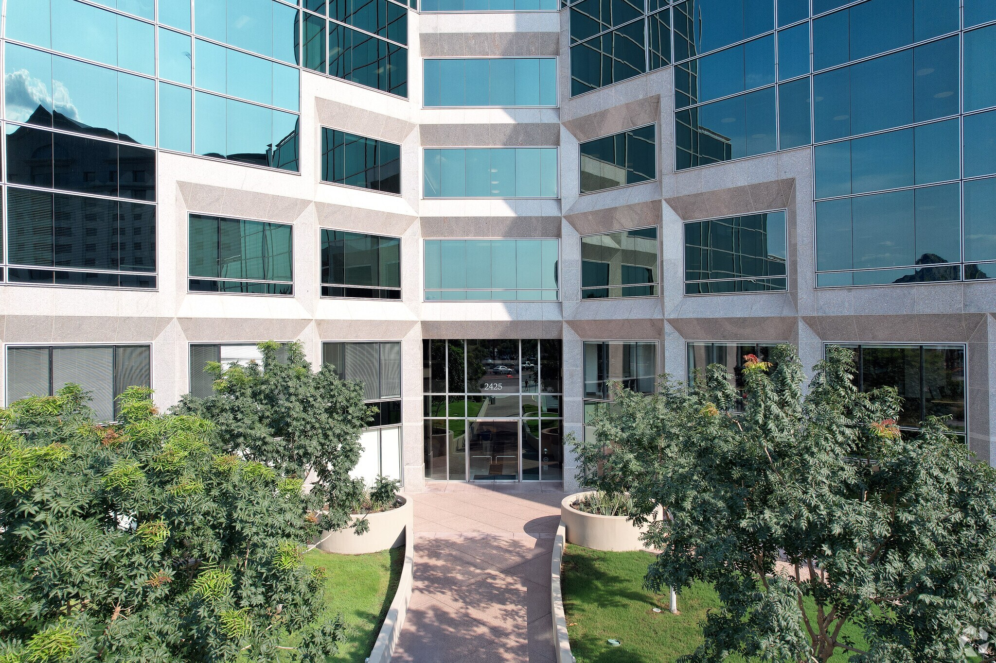 2425 E Camelback Rd Phoenix Az 85016