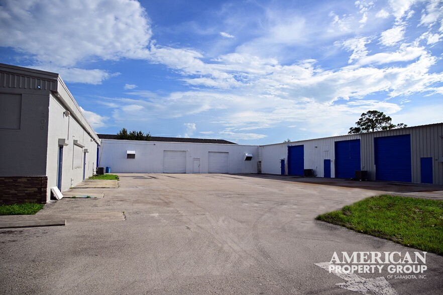 204 Center Rd, Fort Myers, FL for lease - Building Photo - Image 1 of 17