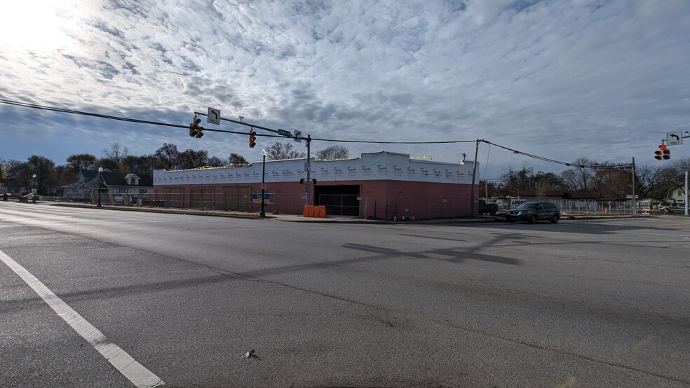 2111 S Main St, Elkhart, IN for lease - Building Photo - Image 2 of 10